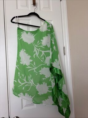 VENUS Green Women's Top